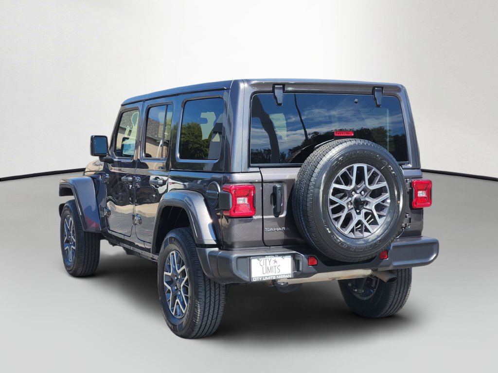 Used 2025 Jeep Wrangler Unlimited Sahara AWD/4WD image 7