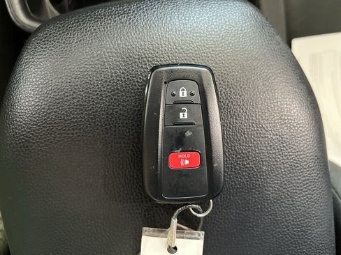 Used 2025 Toyota RAV4 XLE AWD/4WD image 28