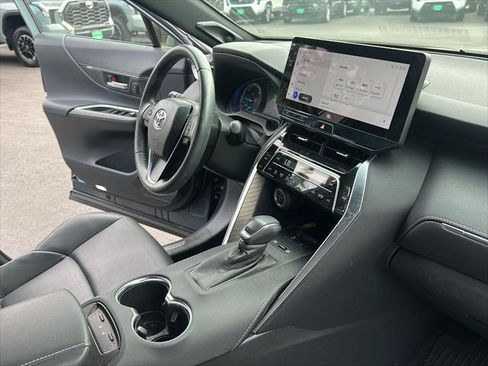 Certified 2024 Toyota Venza XLE AWD/4WD image 10