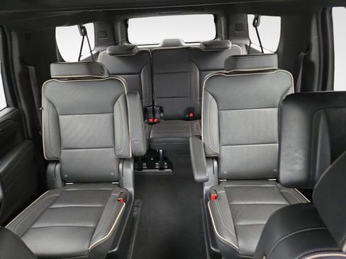 Used 2022 GMC Yukon XL SLT w/ SLT Premium Package AWD/4WD image 28