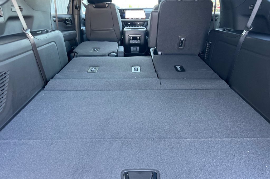 New 2026 Chevrolet Suburban Premier AWD/4WD image 14
