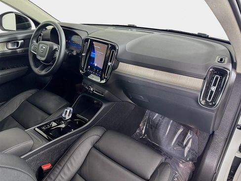 Used 2023 Volvo XC40 B5 Plus w/ Protection Package Premier image 31