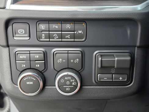New 2026 Chevrolet Suburban LT w/ Comfort Package AWD/4WD image 37