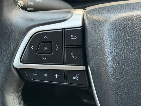 Used 2025 Toyota Grand Highlander AWD image 13