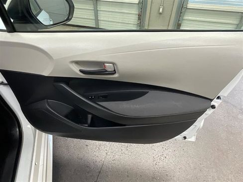 Used 2022 Toyota Corolla LE image 16