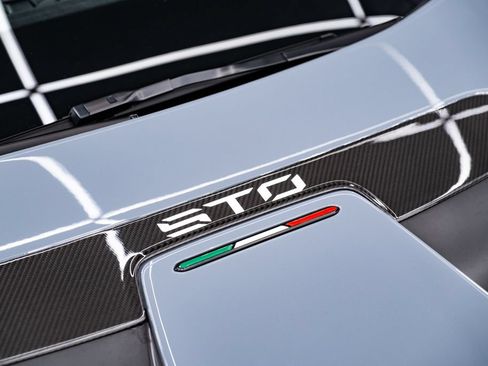 Used 2023 Lamborghini Huracan STO RWD image 8