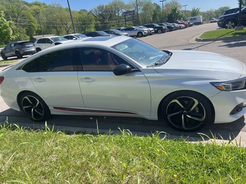 Used 2022 Honda Accord Sport image 4