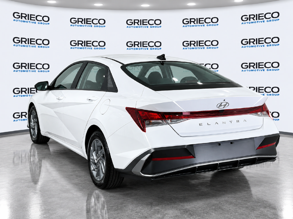 Used 2024 Hyundai Elantra SEL FWD image 4