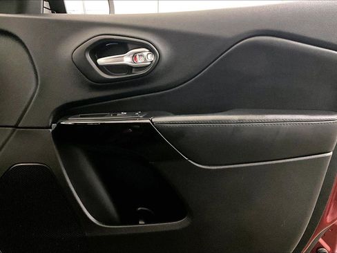 Used 2020 Jeep Cherokee Latitude Plus image 24