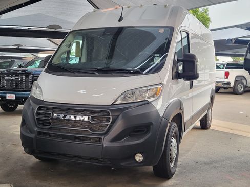 Used 2025 RAM ProMaster 2500 w/ Convenience Group FWD image 2