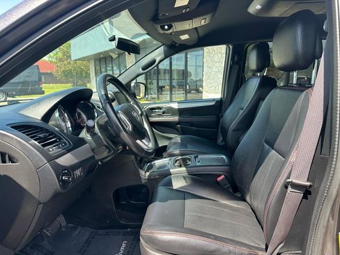 Used 2016 Dodge Grand Caravan R/T FWD image 2