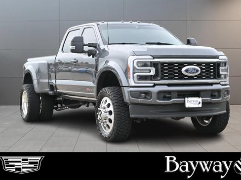 Used 2026 Ford F450 Platinum w/ FX4 Off-Road Package AWD/4WD image 4