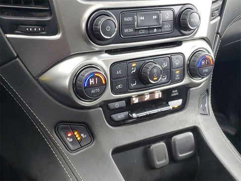 Used 2019 Chevrolet Suburban LT image 18