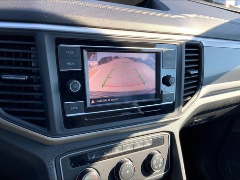 Certified 2022 Volkswagen Atlas Cross Sport SE FWD image 21