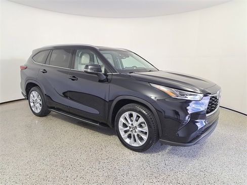 Used 2021 Toyota Highlander Limited image 4