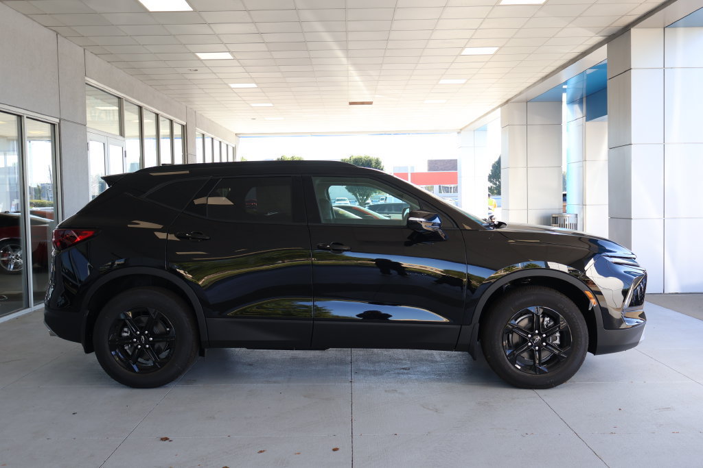 New 2026 Chevrolet Blazer LT w/ Sound & Technology Package AWD/4WD image 9