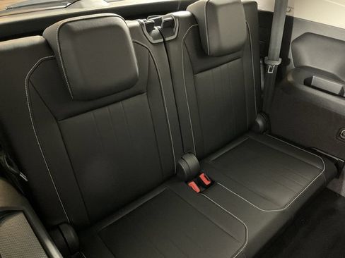 Used 2023 Volkswagen Tiguan SE w/ Panoramic Sunroof Package FWD image 23