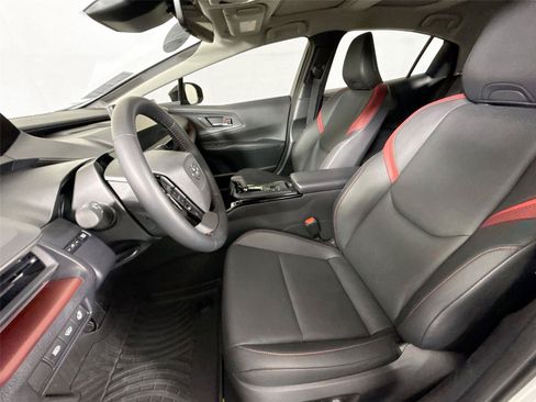 Used 2026 Toyota Prius Plug-In Hybrid FWD image 4