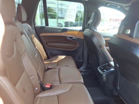 Used 2021 Volvo XC90 T6 Momentum w/ Climate Package AWD/4WD image 13