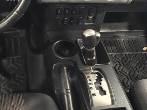 Used 2014 Toyota FJ Cruiser 4WD w/ Upgrade Package image 8