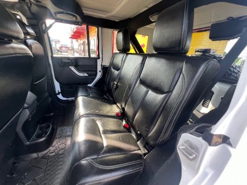 Used 2013 Jeep Wrangler Unlimited Rubicon w/ Connectivity Group AWD/4WD image 11