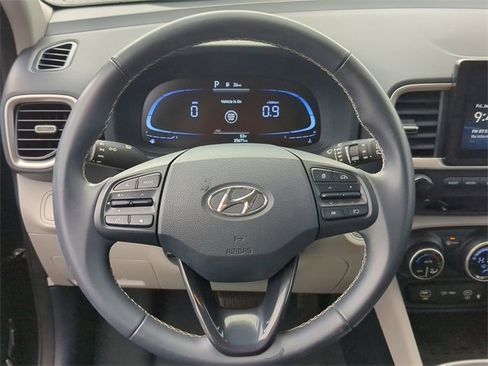 Used 2023 Hyundai Venue Limited image 19