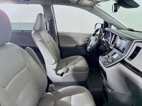 Used 2020 Toyota Sienna XLE w/ XLE Navigation Package image 25
