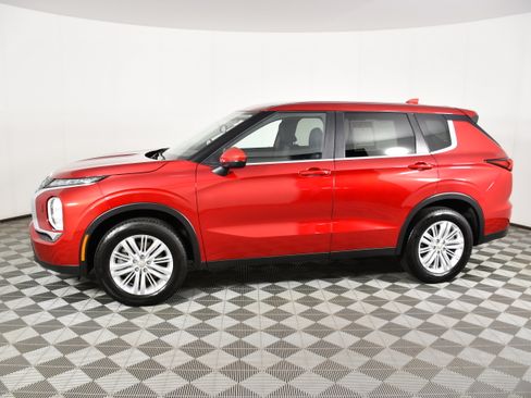 Used 2024 Mitsubishi Outlander ES AWD/4WD image 9