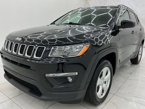 Used 2019 Jeep Compass Latitude w/ Cold Weather Group AWD/4WD image 1
