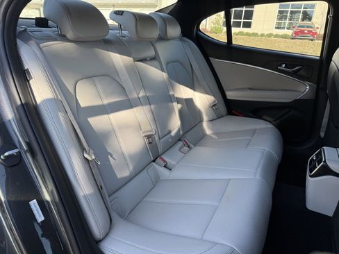 Used 2025 Genesis G70 2.5T image 42