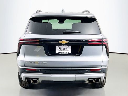 Used 2025 Chevrolet Traverse LT image 6