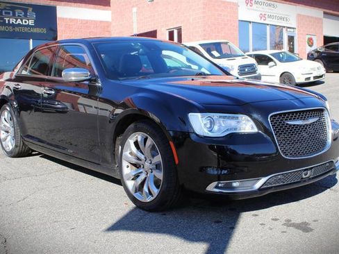 Used 2015 Chrysler 300 C w/ Light Group image 7