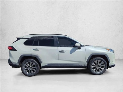 Used 2019 Toyota RAV4 Limited image 4