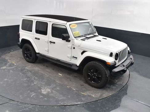 Used 2023 Jeep Wrangler Altitude image 32