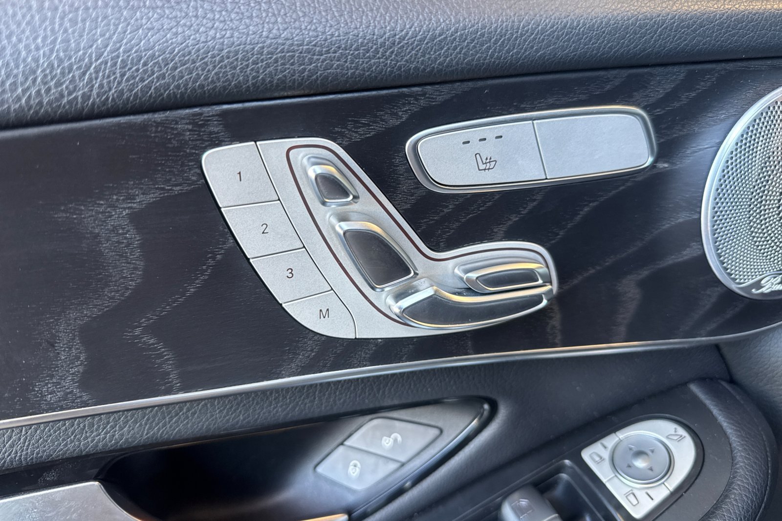Used 2018 Mercedes-Benz GLC 350e 4MATIC image 12