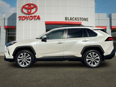 Certified 2022 Toyota RAV4 XLE Premium FWD image 6