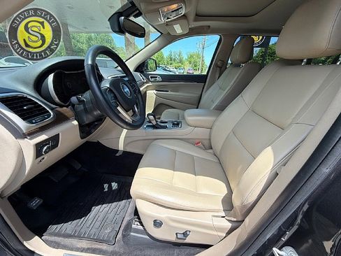 Used 2017 Jeep Grand Cherokee Limited AWD/4WD image 11