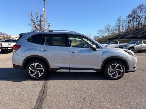 Used 2023 Subaru Forester Touring image 2