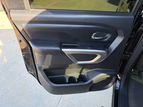 Used 2021 Nissan Titan SV AWD/4WD image 13