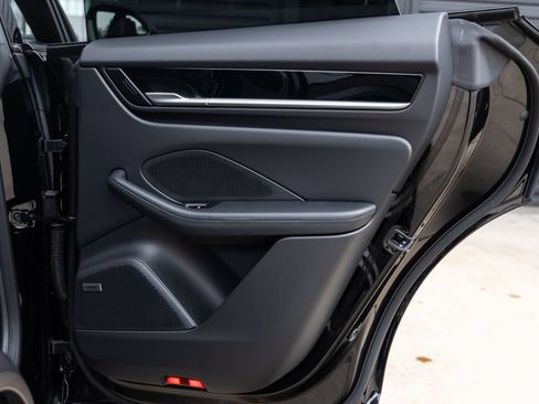 Certified 2025 Porsche Macan Electric RWD image 37