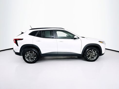 Used 2025 Chevrolet Trax LT w/ LT Convenience Package image 10