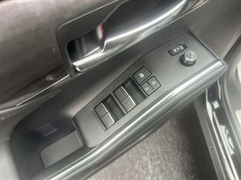 New 2026 Toyota Highlander Platinum AWD/4WD image 17