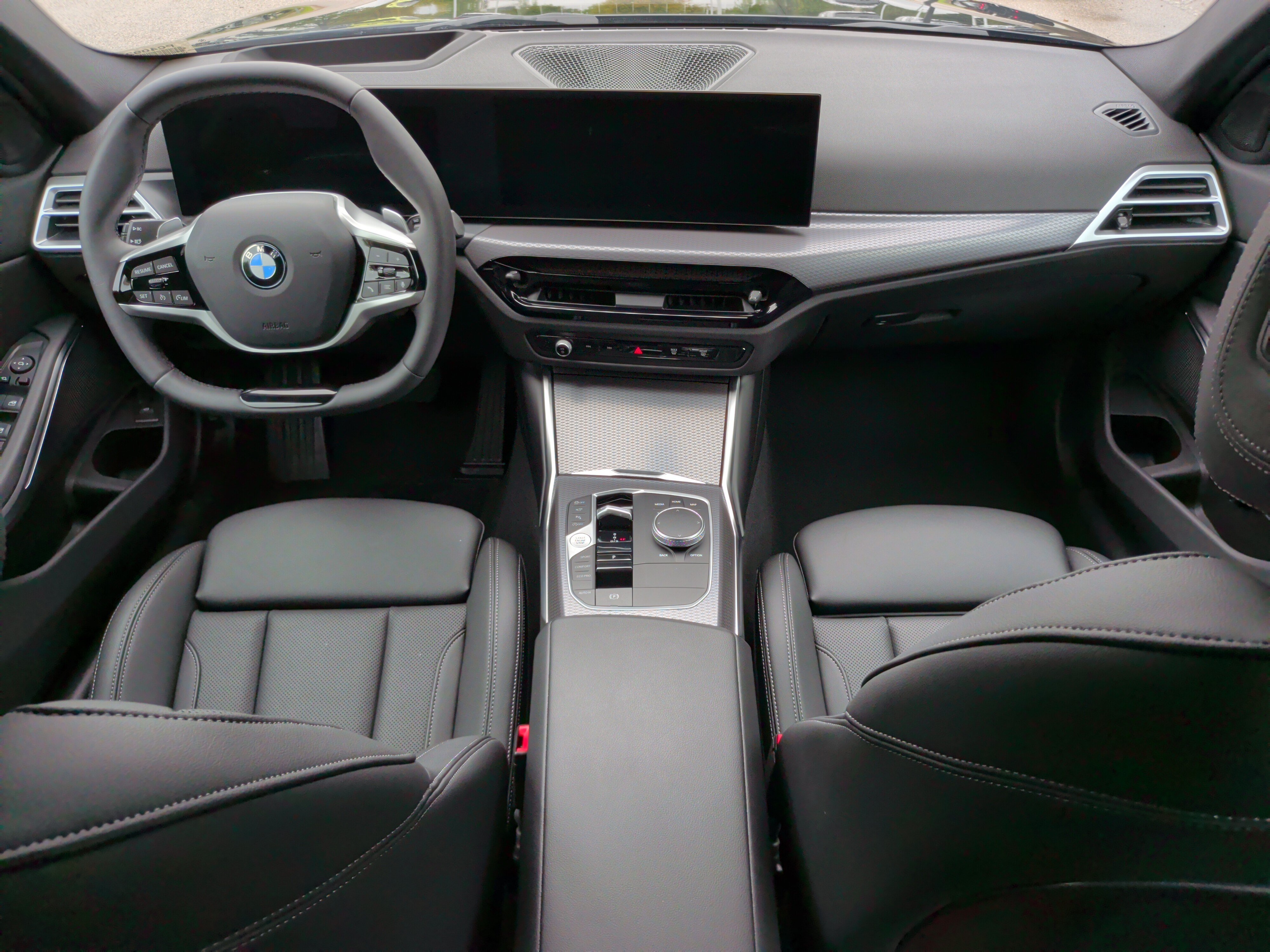Certified 2025 BMW 330i xDrive Sedan AWD/4WD image 33