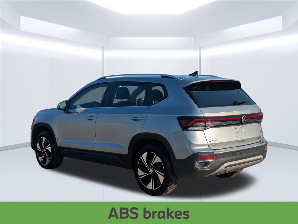 Used 2025 Volkswagen Taos SE AWD/4WD image 4