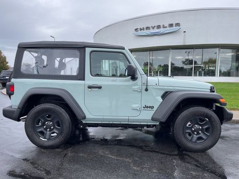 Used 2023 Jeep Wrangler Sport image 33