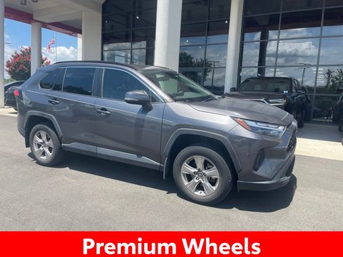 Used 2022 Toyota RAV4 XLE w/ Convenience Package FWD image 9