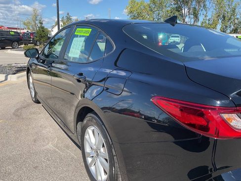 Used 2025 Toyota Camry LE FWD image 5