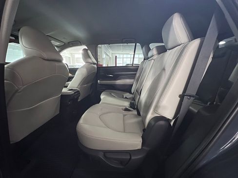 Certified 2024 Toyota Grand Highlander Limited image 17