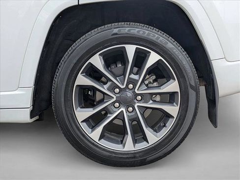 Used 2023 Jeep Grand Cherokee Overland w/ Luxury Tech Group IV AWD/4WD image 25