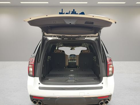 Used 2023 Chevrolet Tahoe Premier AWD/4WD image 13